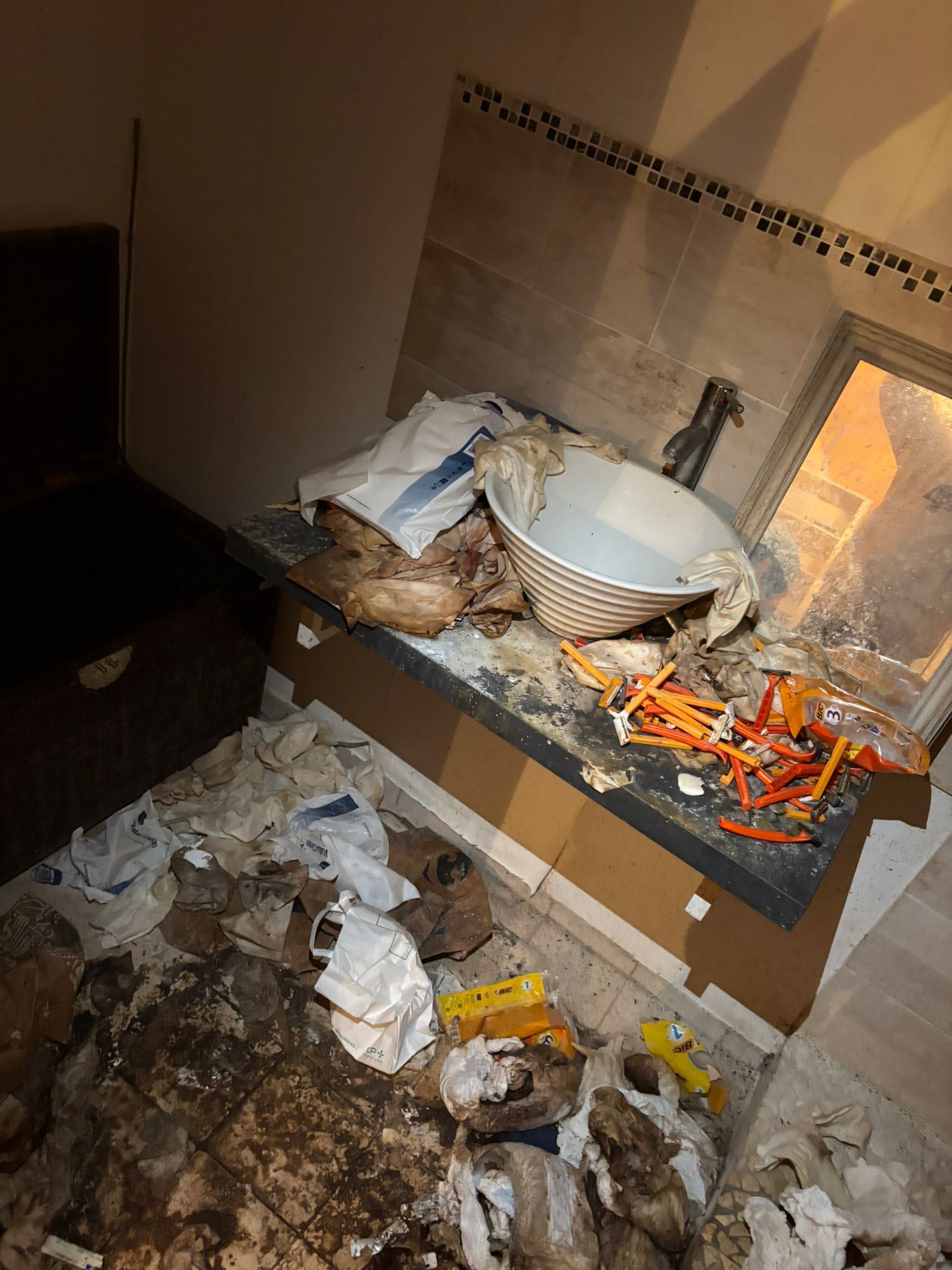 Les erreurs à éviter lors du nettoyage après un incendie : guide pratique IMG 20250901 WA0063